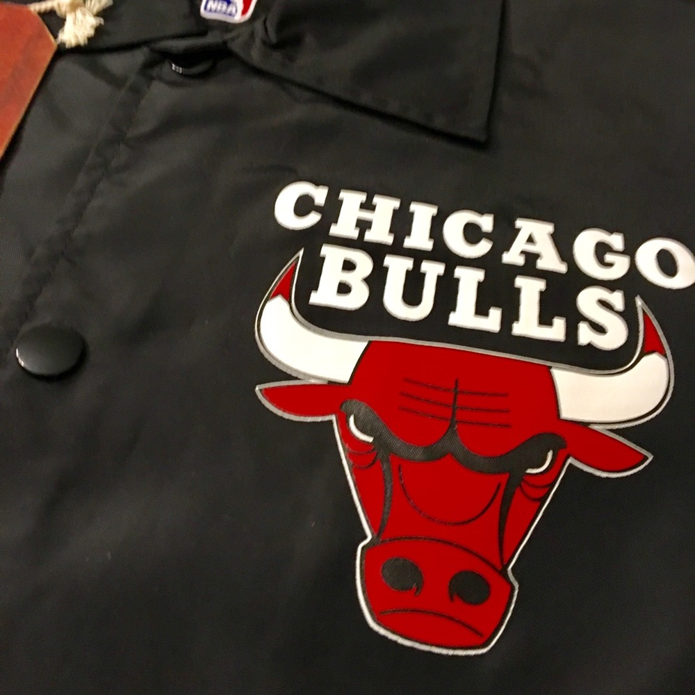 M&N Chicago Bulls Coaches Jacket - Picture 4 of 7